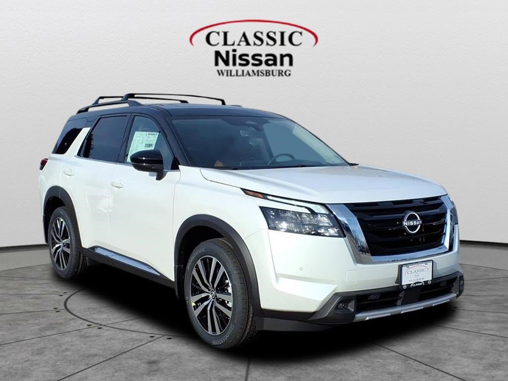 2025 Nissan Pathfinder Platinum's photo