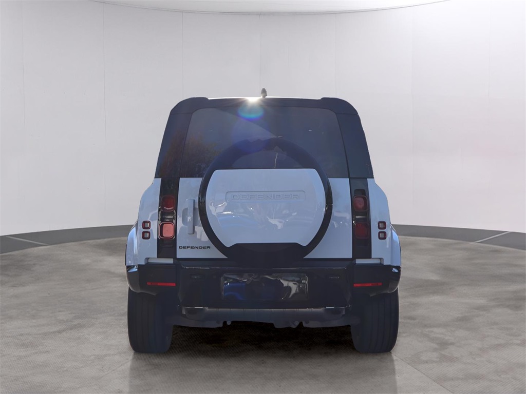 2024 Land Rover Defender 110 X-Dynamic SE photo 3