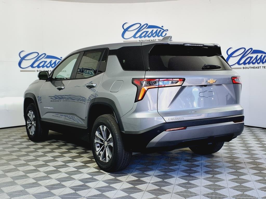 2026 Chevrolet Equinox LT photo 2