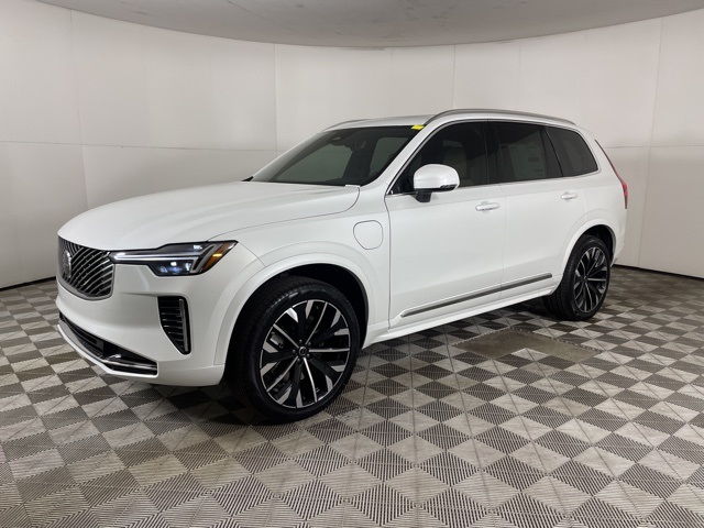 2025 Volvo XC90 T8 Core photo 4