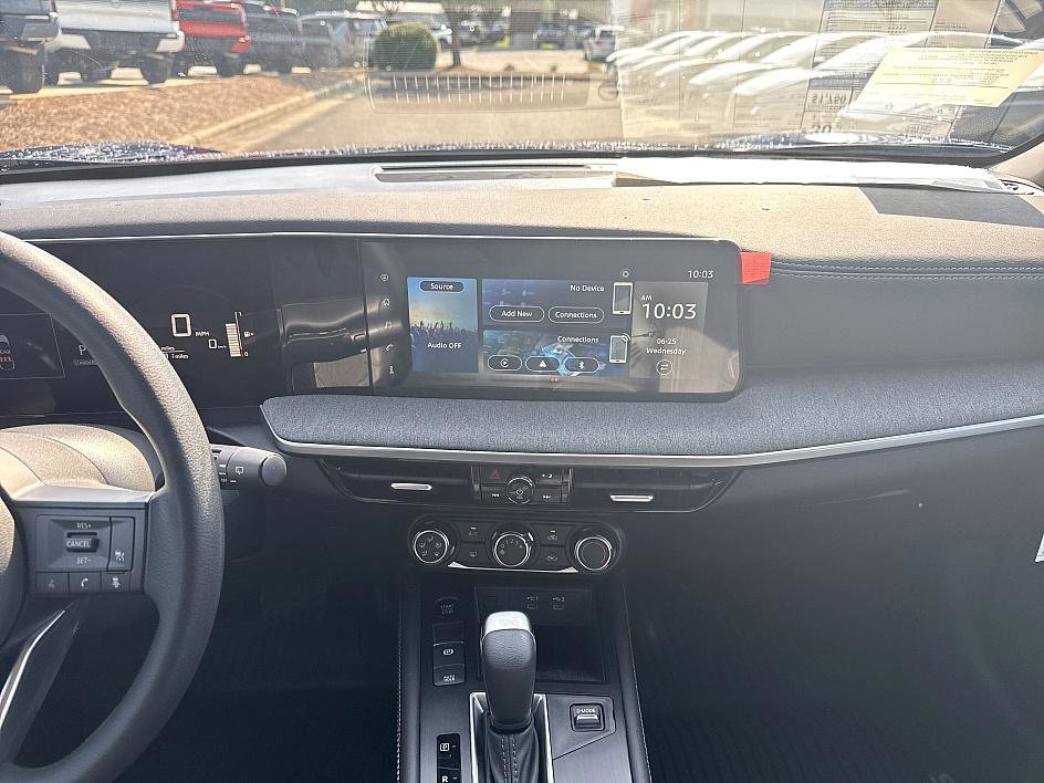 2025 Nissan Kicks SV photo 18