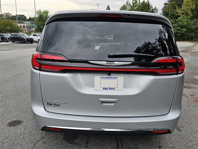 2026 Chrysler Pacifica photo 11