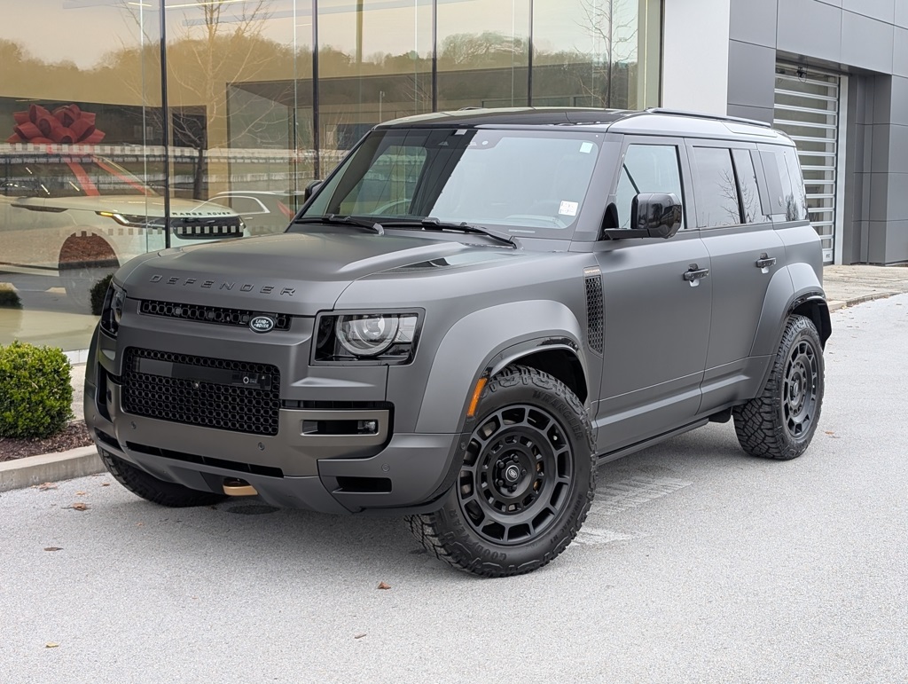 2025 Land Rover Defender Octa Edition One's photo