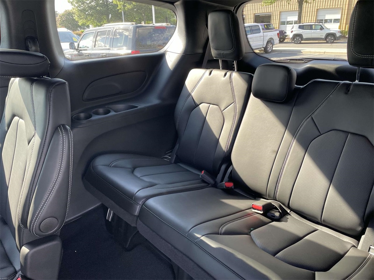 2025 Chrysler Pacifica photo 23
