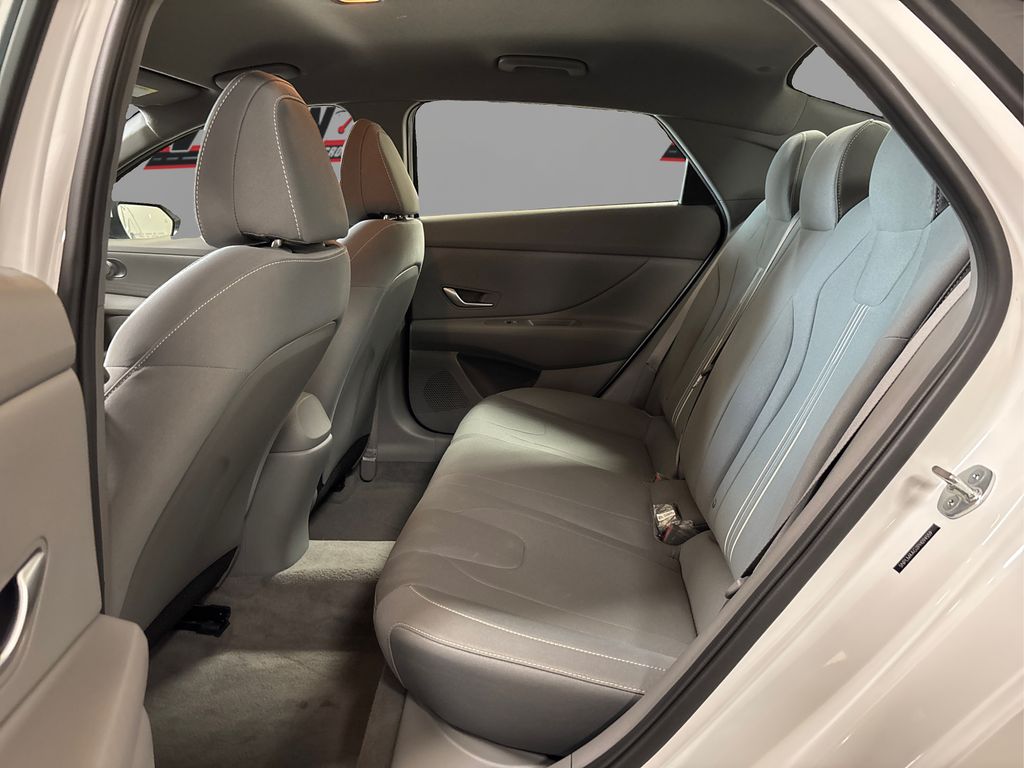 2023 Hyundai Elantra SEL photo 10