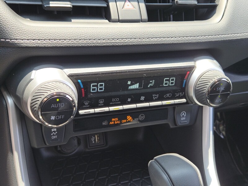 2024 Toyota RAV4 XLE photo 19