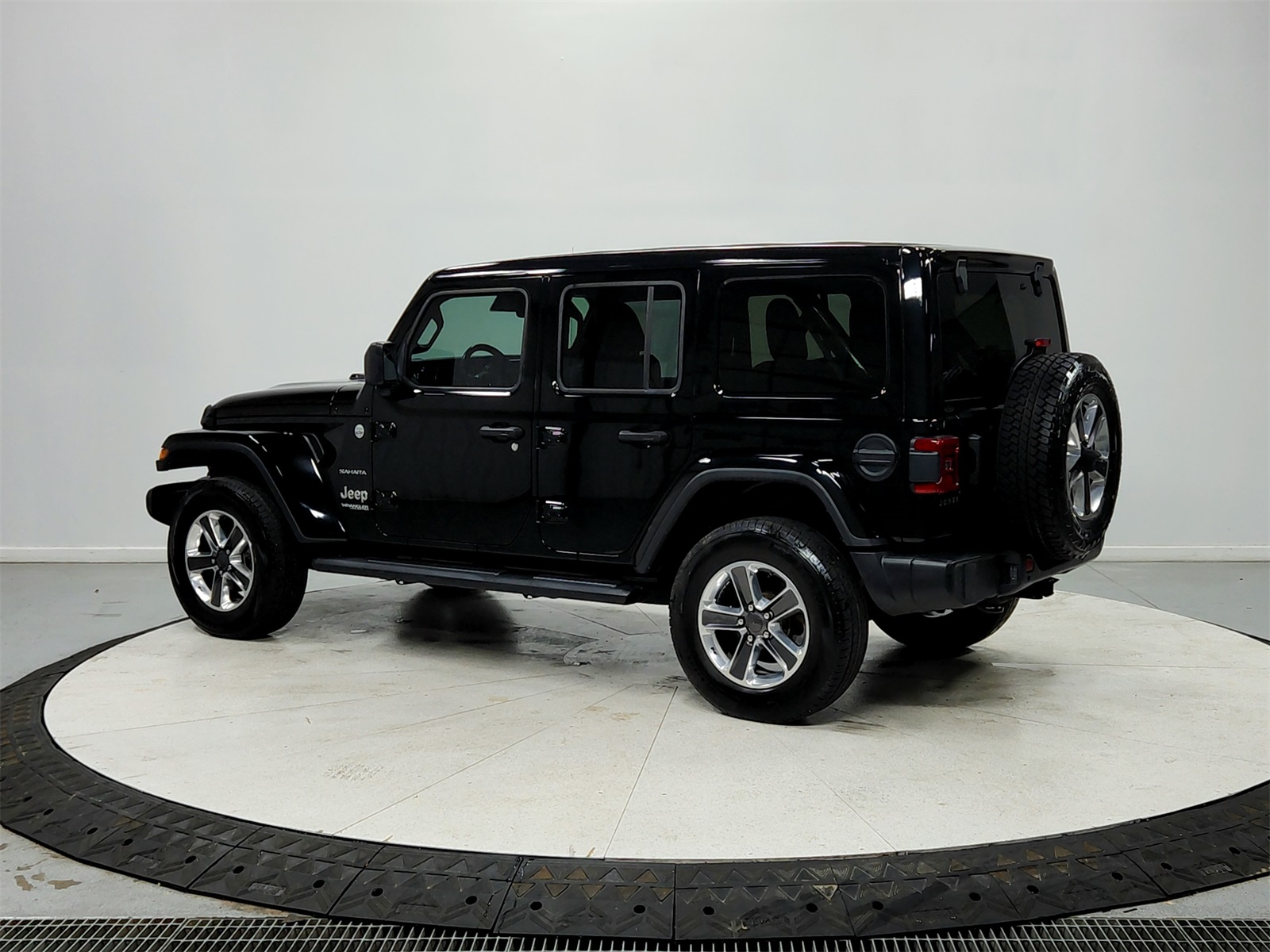 2021 Jeep Wrangler Unlimited Sahara photo 4