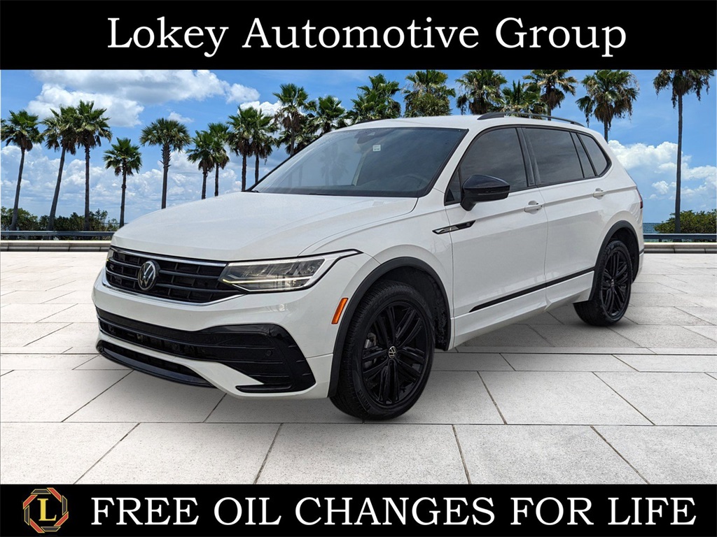 2022 Volkswagen Tiguan SE R-LINE BLACK's photo
