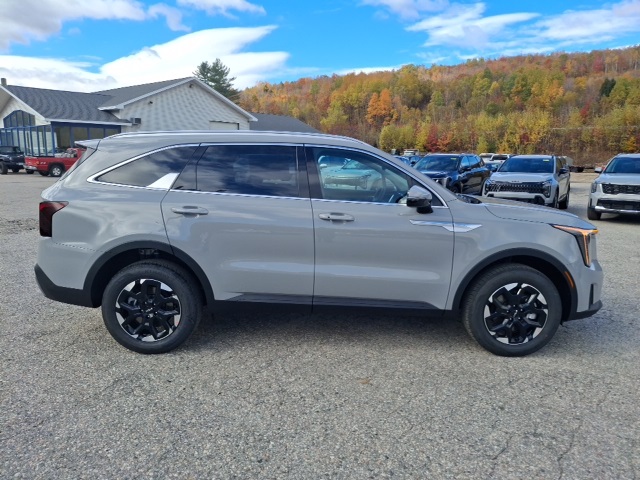 2026 Kia Sorento S photo 2
