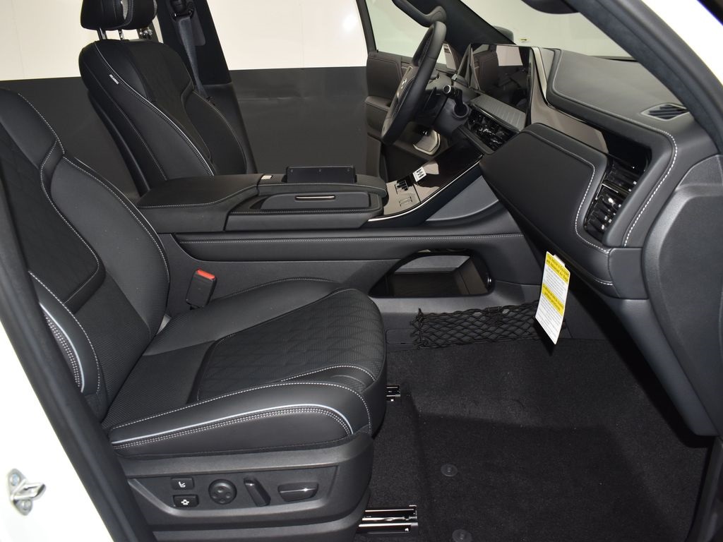 2026 Infiniti QX80 photo 21