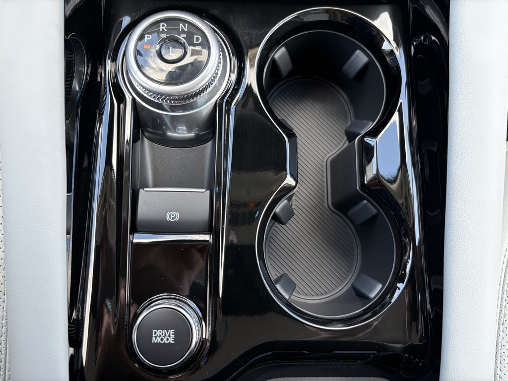 2025 Ford Explorer Platinum photo 2