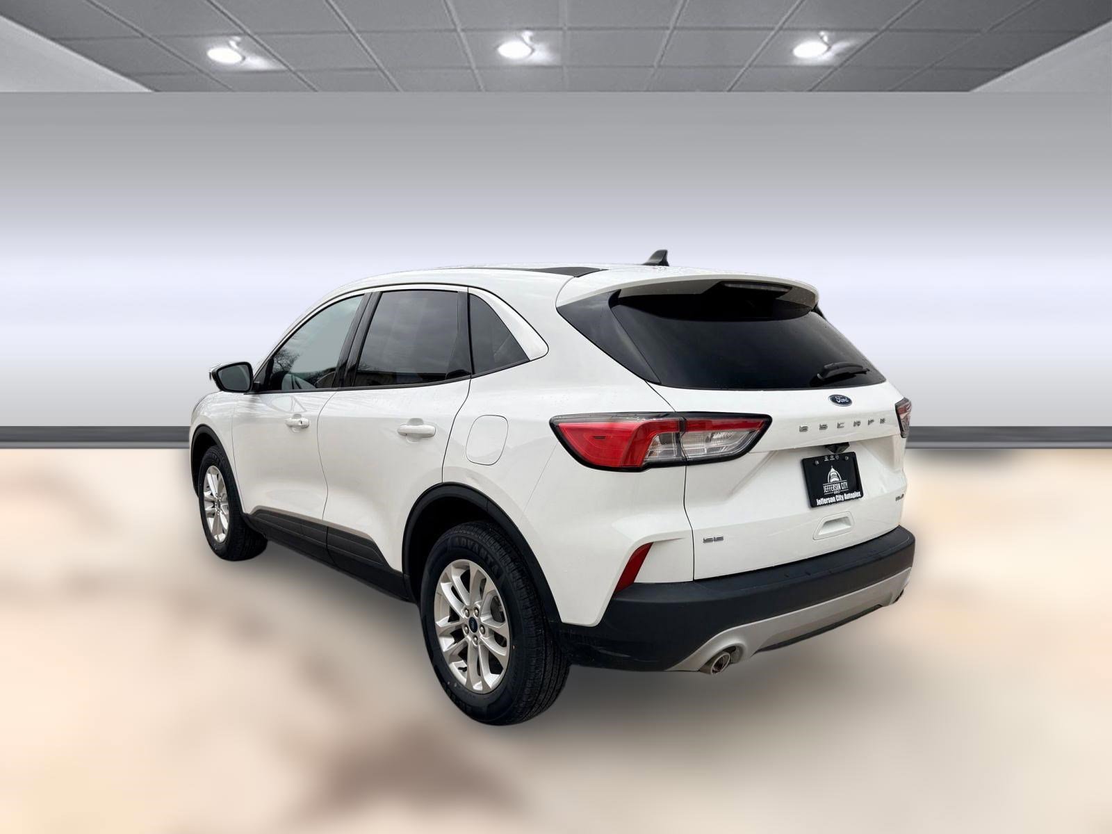 2022 Ford Escape SE photo 2