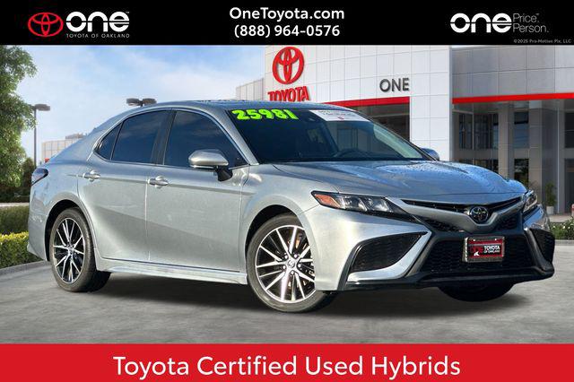 2023 Toyota Camry SE's photo