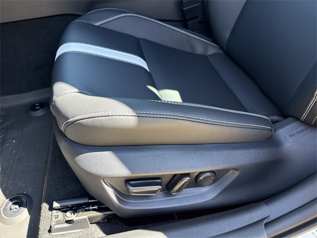 2025 Toyota Camry SE photo 11