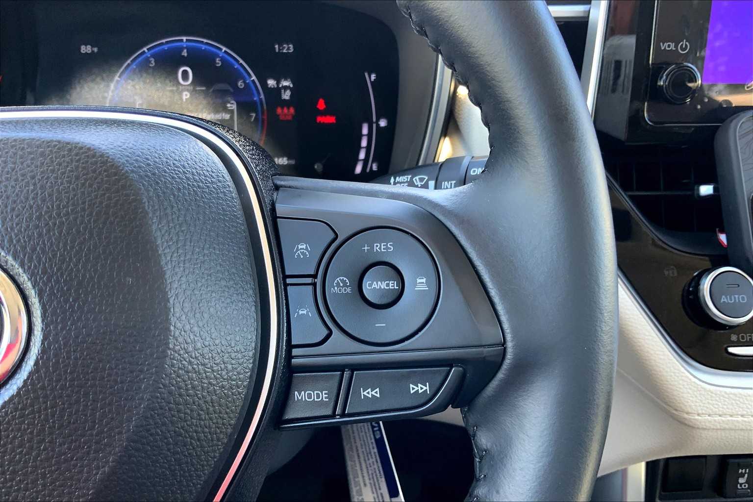 2024 Toyota Corolla Cross XLE photo 21