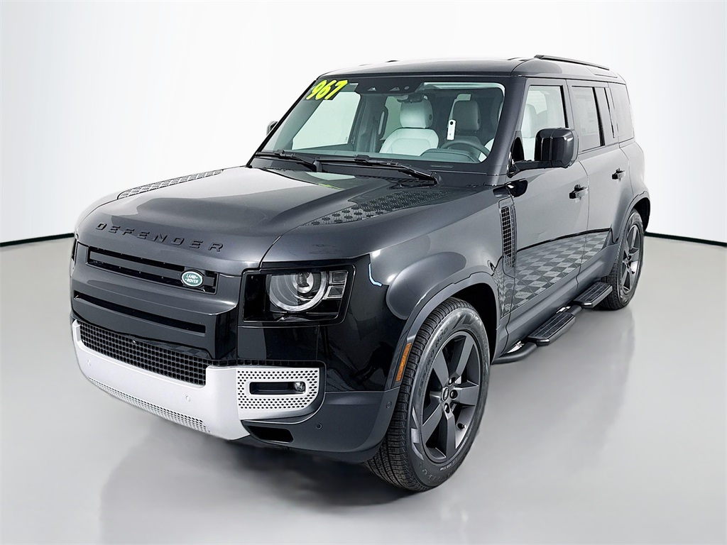 2025 Land Rover Defender S's photo