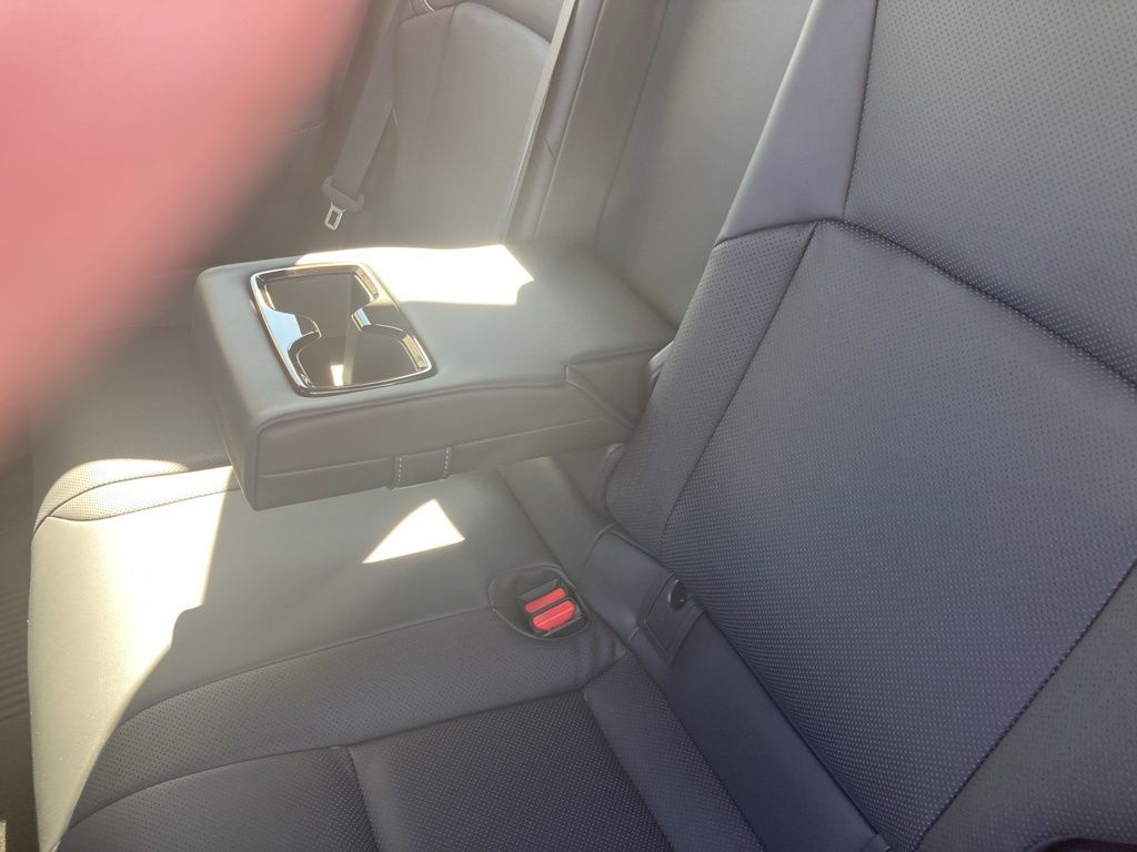 2025 Toyota Crown XLE photo 28