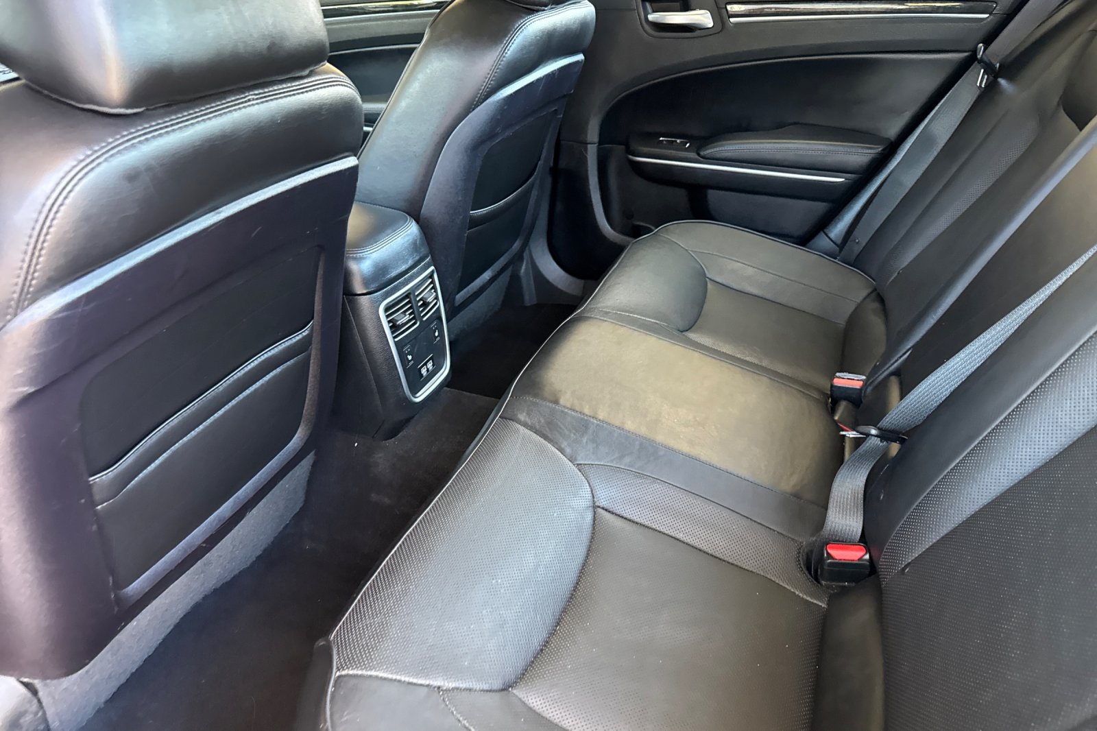 2020 Chrysler 300 Limited photo 4