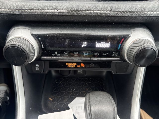 2019 Toyota RAV4 LE photo 14