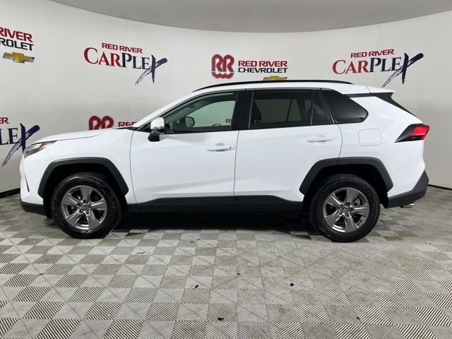 2024 Toyota RAV4 XLE photo 3