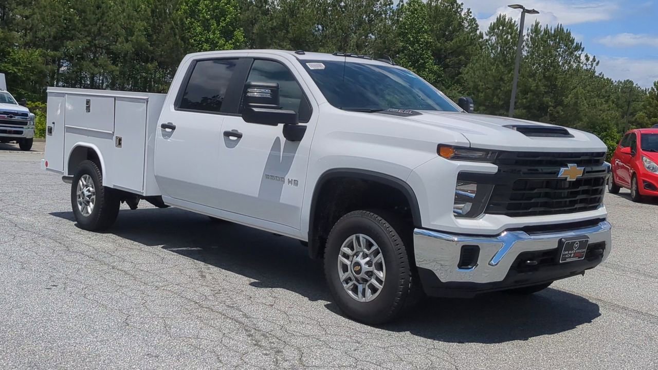 2025 Chevrolet Silverado 2500HD photo 2