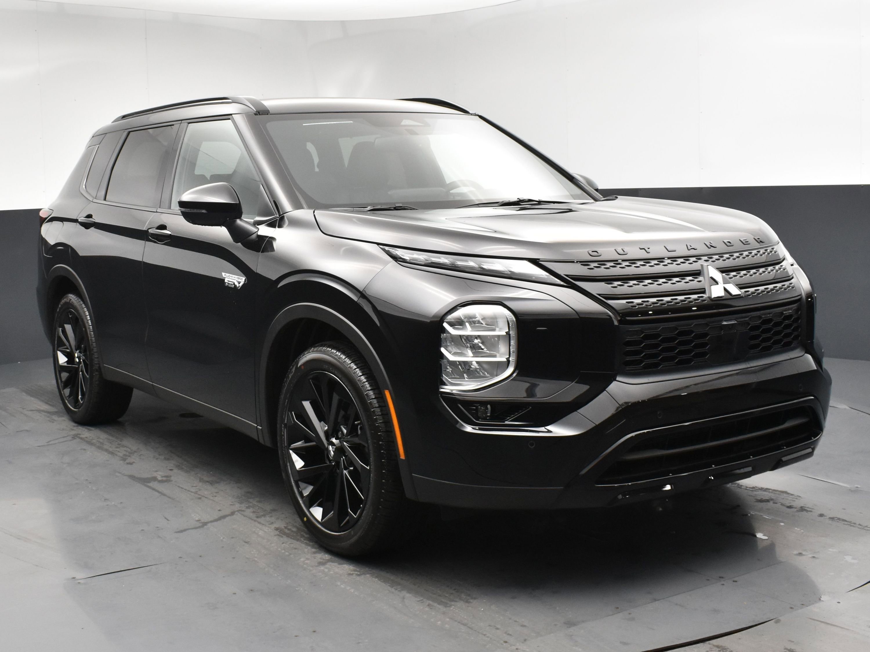 2025 Mitsubishi Outlander PHEV SEL Black Edition photo 2