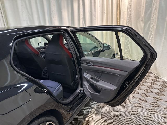 2025 Volkswagen Golf GTI SE photo 31
