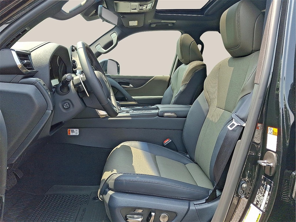 2025 Lexus LX photo 7