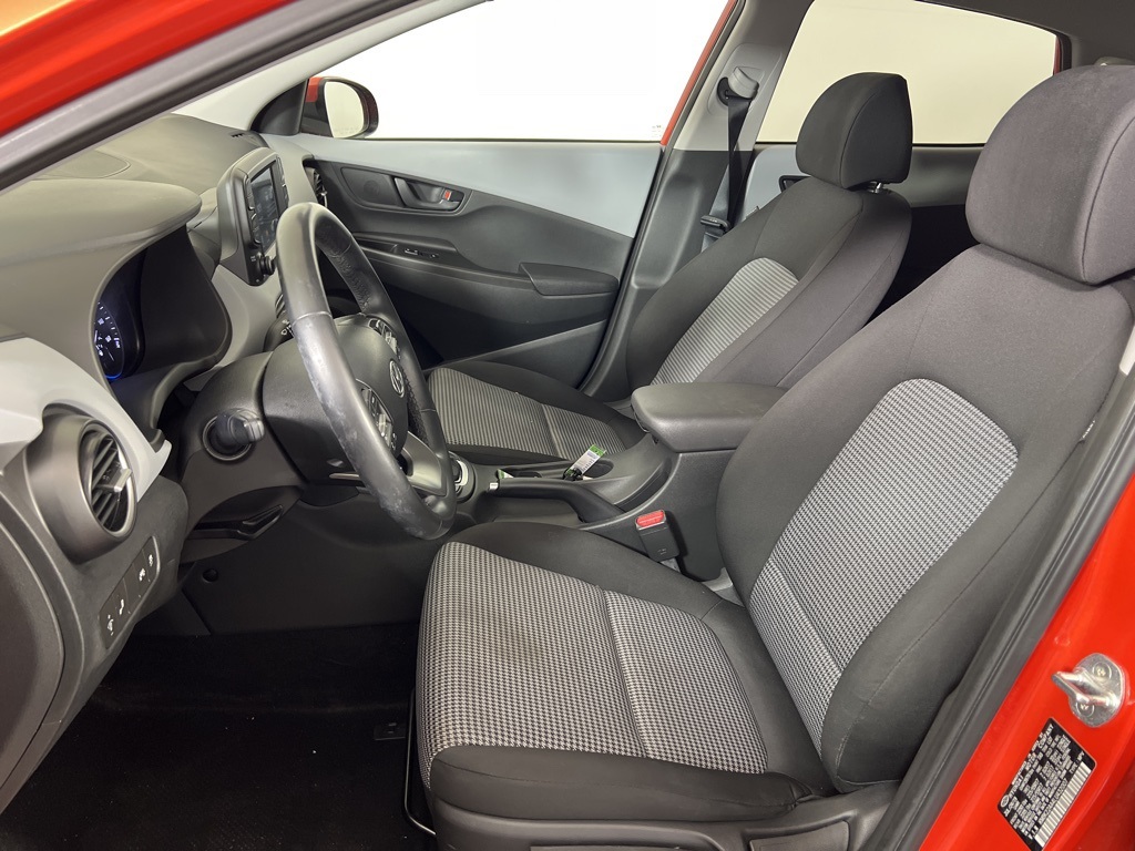 2020 Hyundai Kona SEL photo 2