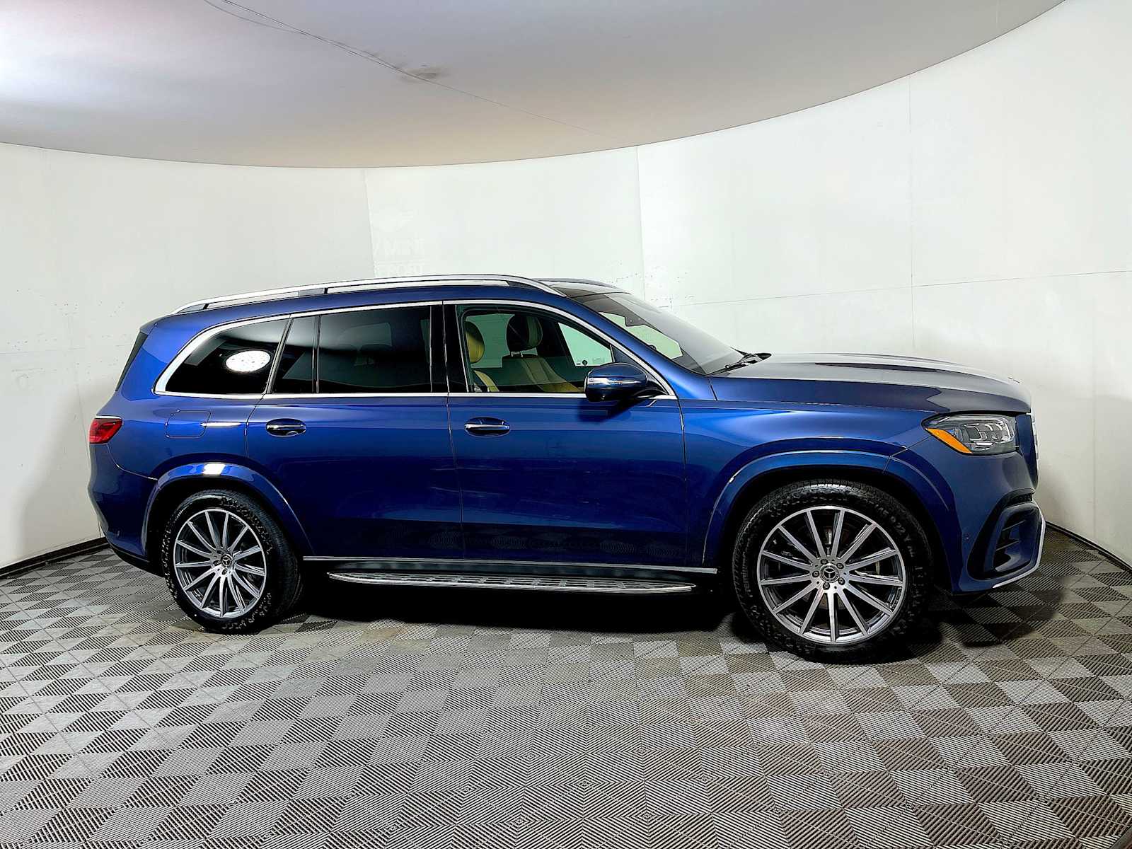 2024 Mercedes Benz GLS 580 4MATIC photo 7