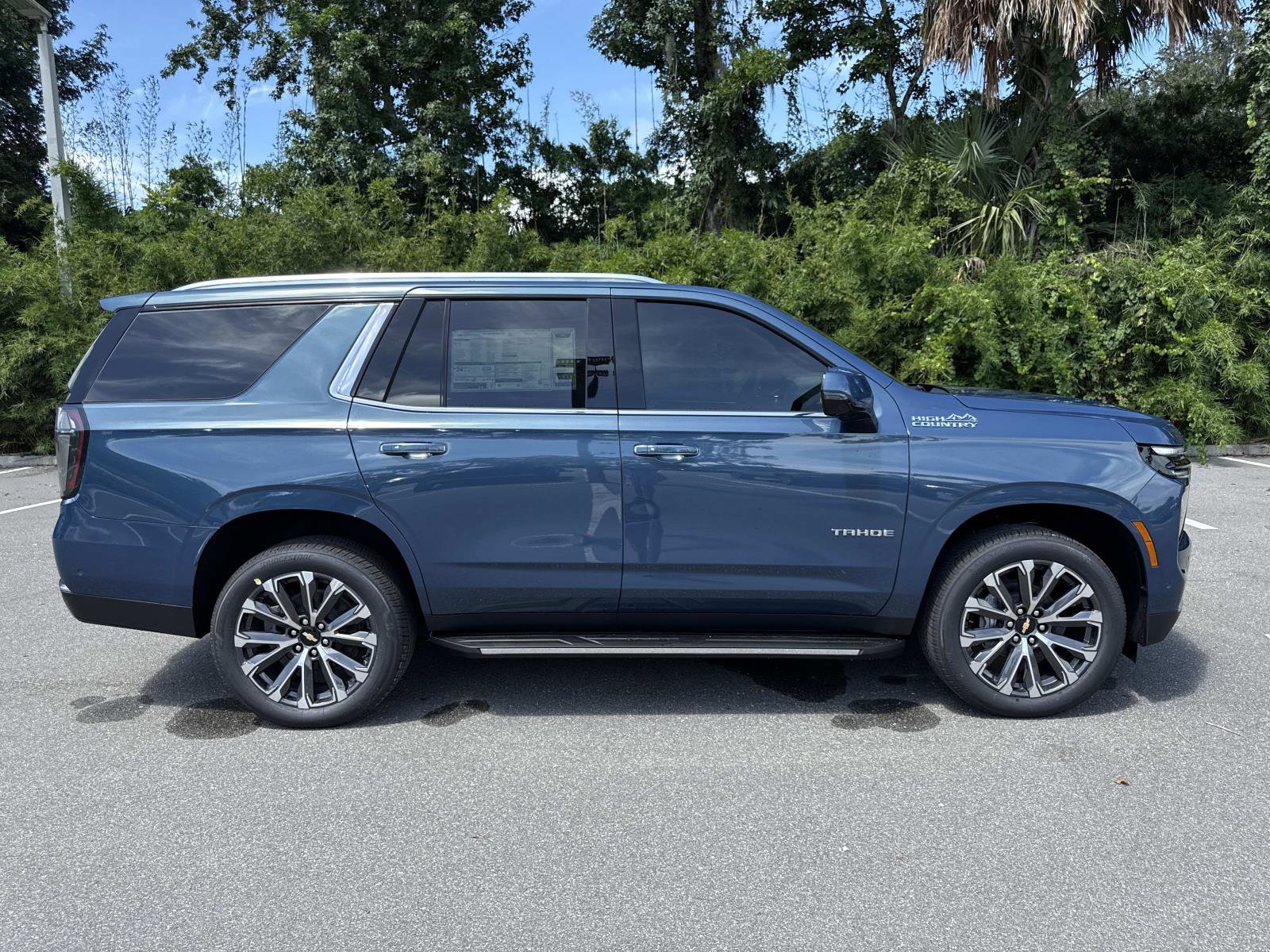 2025 Chevrolet Tahoe High Country photo 2