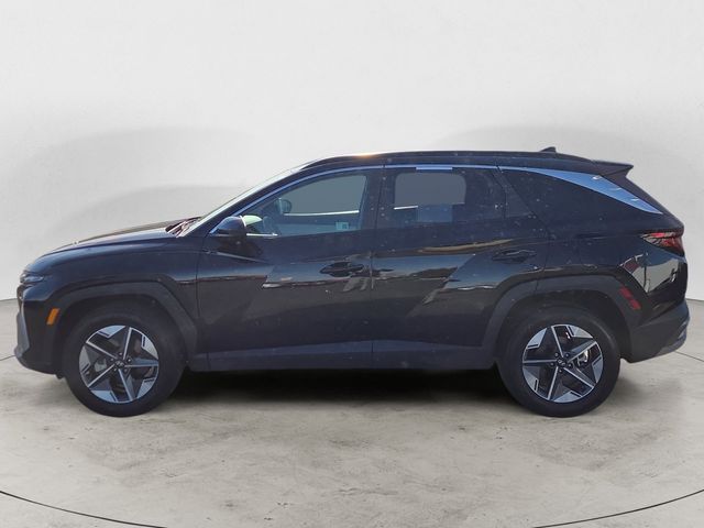 2025 Hyundai Tucson SEL photo 2
