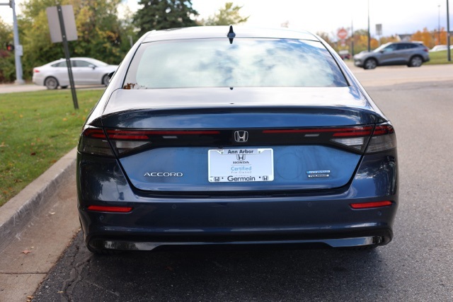 2023 Honda Accord Hybrid Touring photo 3