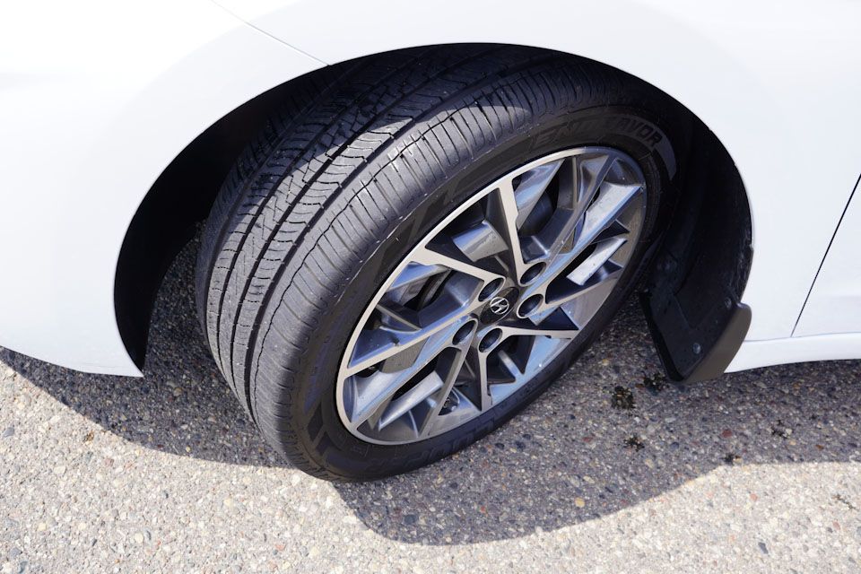 2020 Hyundai Elantra Limited photo 13