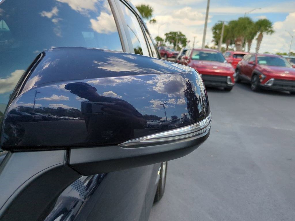 2021 Toyota RAV4 Hybrid XLE photo 19