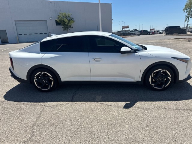 Used 2025 Snow White Pearl Kia EX image 7