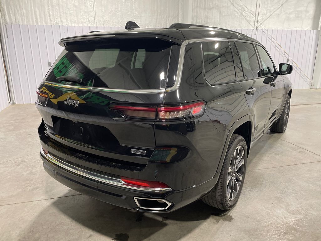 2024 Jeep Grand Cherokee Overland photo 2