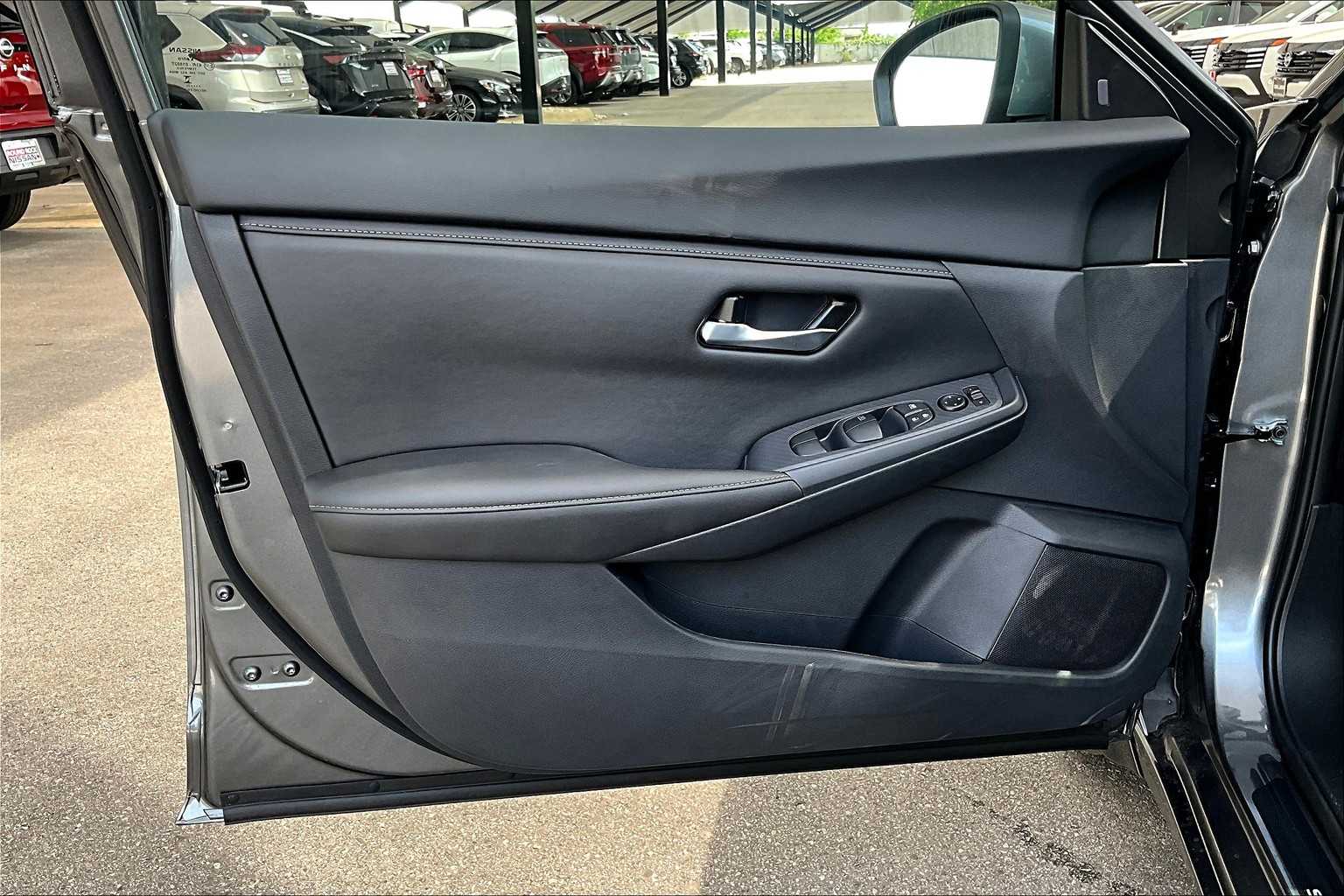 2025 Nissan Sentra SV photo 13