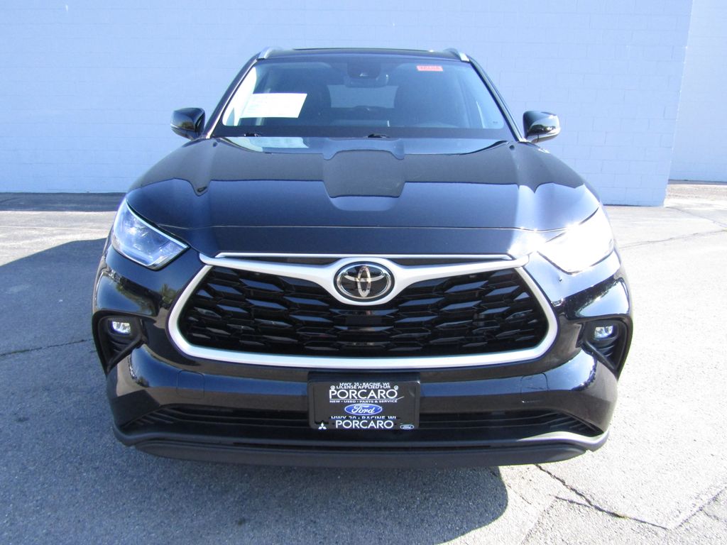 2021 Toyota Highlander XLE photo 3