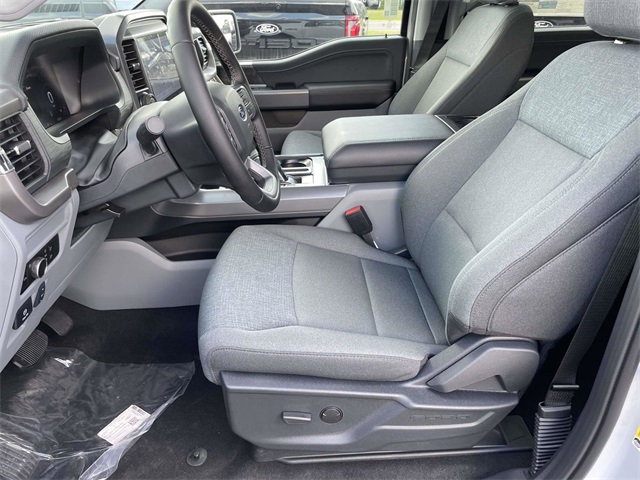 2025 Ford F-150 Lightning XLT photo 9