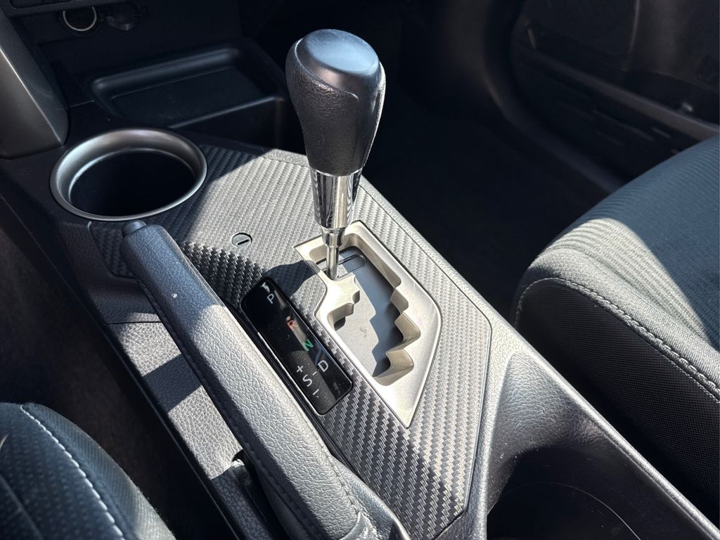 2015 Toyota RAV4 XLE photo 29