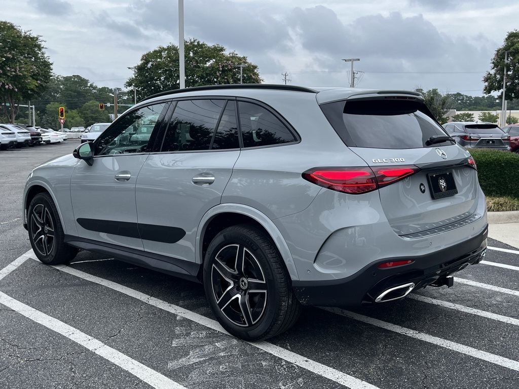 2025 Mercedes Benz GLC 300 4MATIC photo 3