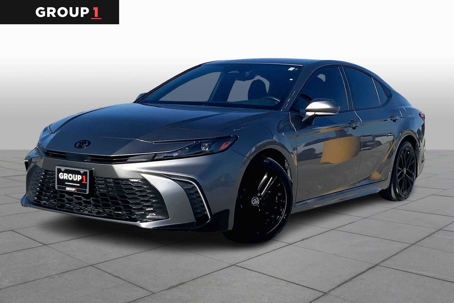 2025 Toyota Camry SE's photo