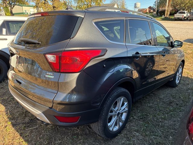 2019 Ford Escape SEL photo 4
