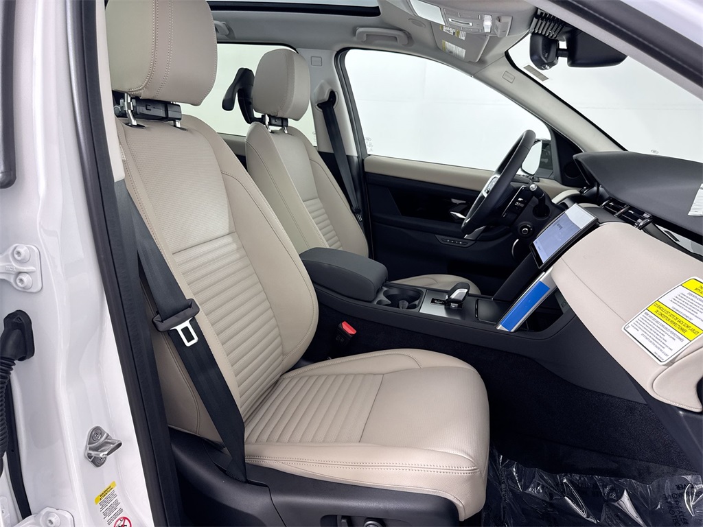 2025 Land Rover Discovery Sport S photo 17
