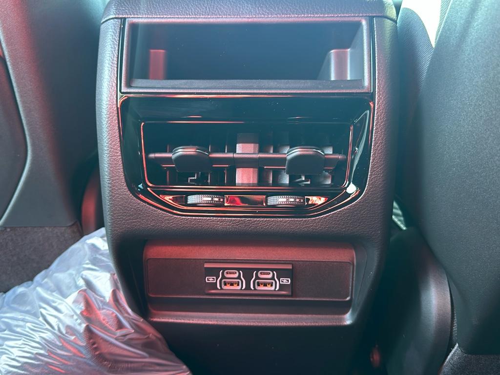 2025 Jeep Grand Cherokee Laredo photo 16