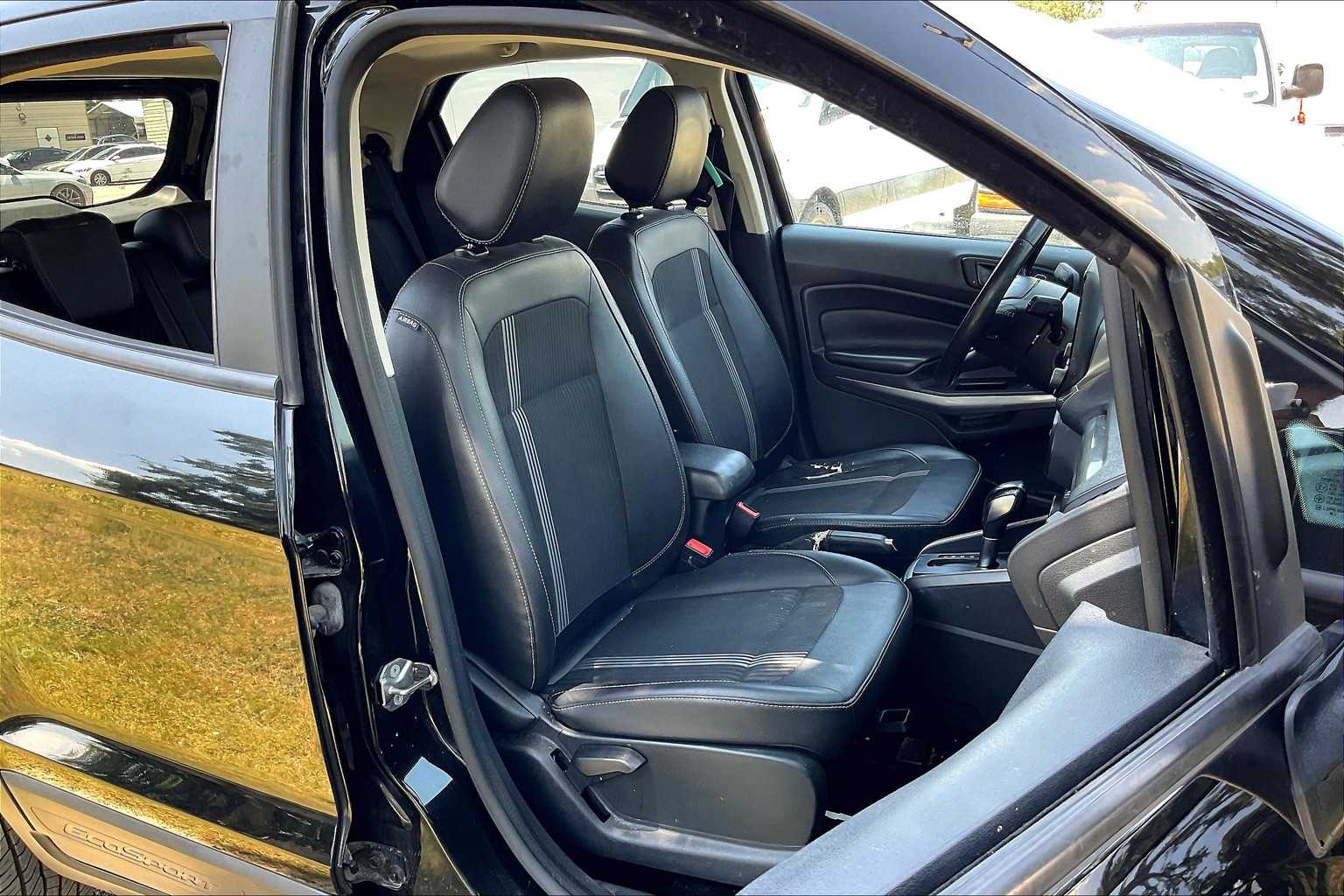 2020 Ford EcoSport SES photo 6