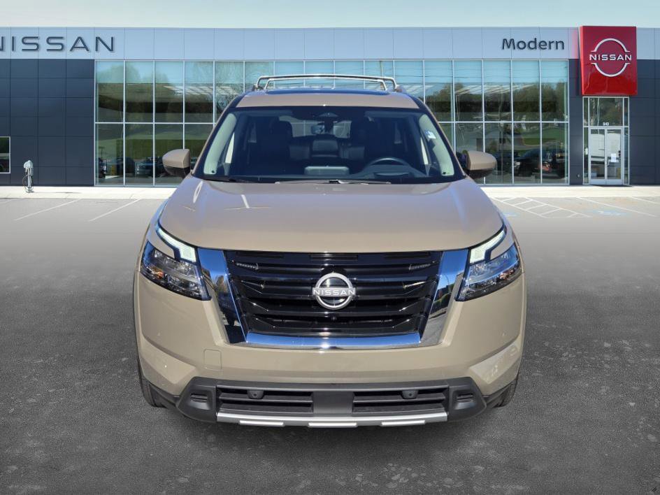 2024 Nissan Pathfinder Platinum photo 2