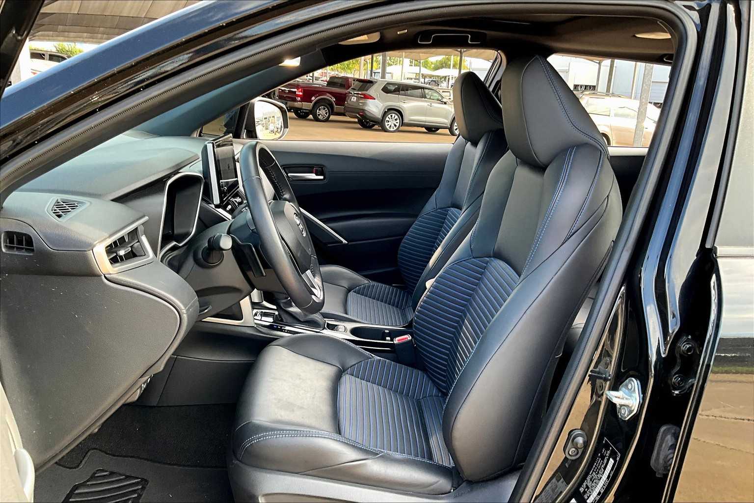 2023 Toyota Corolla Hybrid XSE photo 6