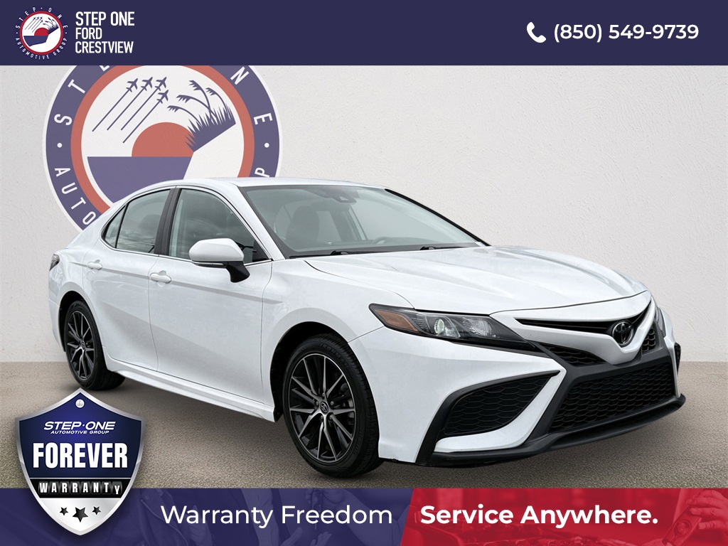 2024 Toyota Camry SE's photo